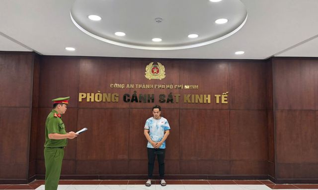 TP.HCM: Khởi tố ông chủ chuỗi K.W Sneaker, thu hơn 1.400 đôi giày giả nhãn hiệu Nike, Adidas, New Balance, Onitsuka Tiger gần 3,4 tỷ đồng