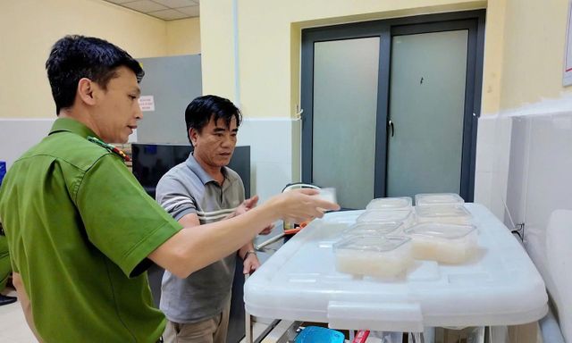 Khởi tố giám đốc công ty sản xuất gần 11.000 hũ yến giả