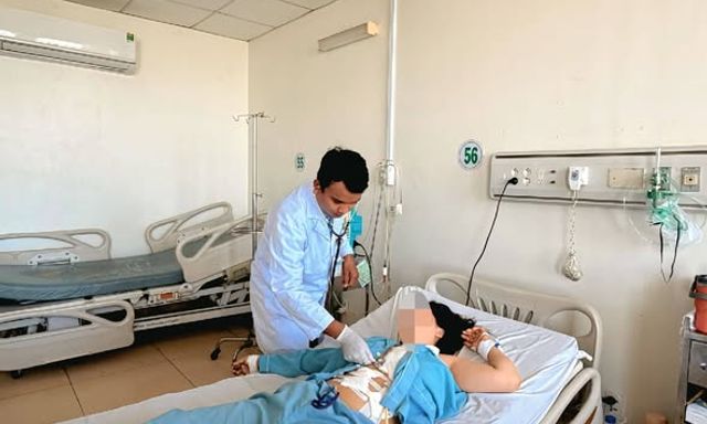 Kịch tính: Bác sĩ dùng ngón tay bịt lỗ thủng tim đang tuôn máu, bất chấp không chữ ký cam đoan