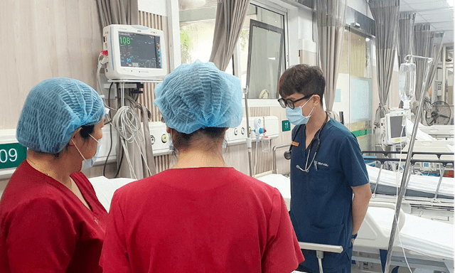 Hà Nội nắng nóng khắc nghiệt: Bác sĩ Bệnh viện Bạch Mai chỉ cách tránh say nắng, sốc nhiệt