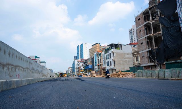 Hà Nội: Diện mạo bất ngờ trên tuyến vành đai 1 Hoàng Cầu - Voi Phục những ngày đầu tháng 6