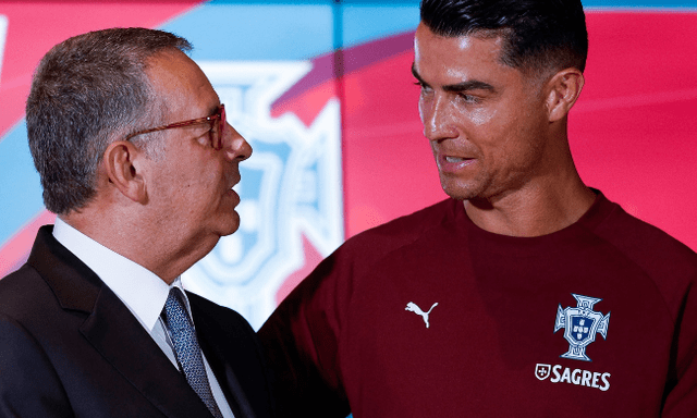  Tổng thống Bồ Đào Nha giao nhiệm vụ cực khó cho Ronaldo và các đồng đội: Mang về chiếc cúp vàng World Cup chúng ta còn thiếu