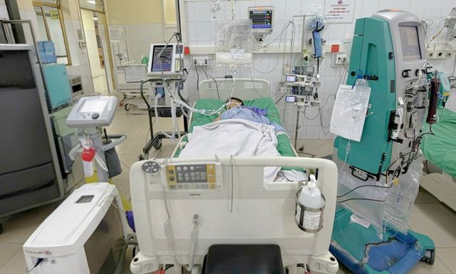 Người đàn ông 42 tuổi đang chơi thể thao bỗng tức ngực, khó thở, ngã gục ra đất
