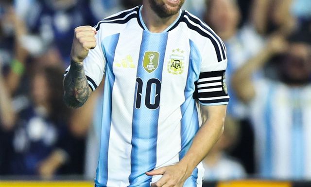 Áp sát Ronaldo, Messi nâng tổng số bàn thắng sự nghiệp lên con số 912 kinh ngạc trước World Cup