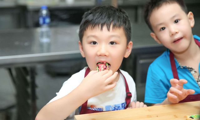 Đừng chỉ nhìn vào điểm số, trong 10 năm tới, đây là 6 loại trí thông minh mà đứa trẻ nào cũng cần có