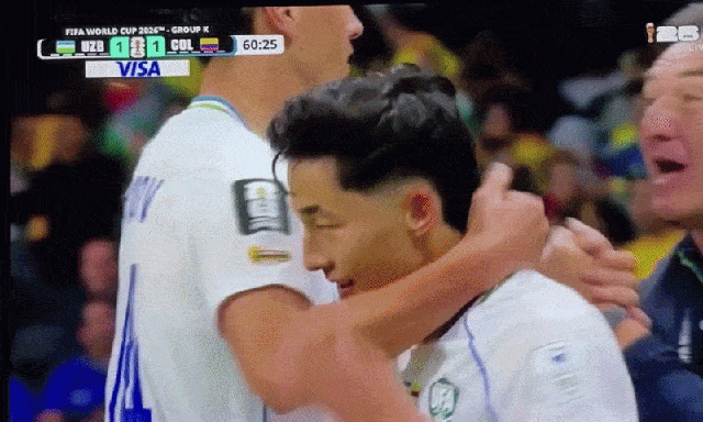 Cầu thủ đẹp trai có màn “hôn gió” ngôn tình nhất World Cup 2026, dân mạng lập tức truy tìm người nhận 