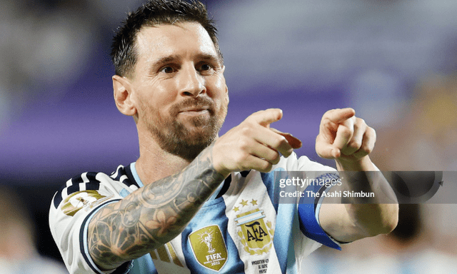 Messi tuyên bố chỉ so sánh bản thân với một người duy nhất, không phải Ronaldo hay cầu thủ bóng đá nào khác