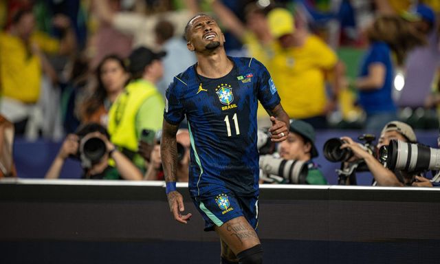 Sau Neymar, đến lượt Raphinha dính 