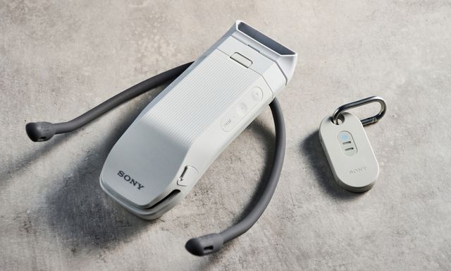 Thiết bị làm mát đeo cổ lạ mắt, giá từ 5,6 triệu đồng