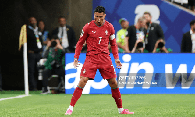 Bùng nổ cảm xúc: Ronaldo cuối cùng cũng ghi bàn, trở thành cầu thủ đầu tiên trong lịch sử ghi bàn ở 6 kỳ World Cup liên tiếp