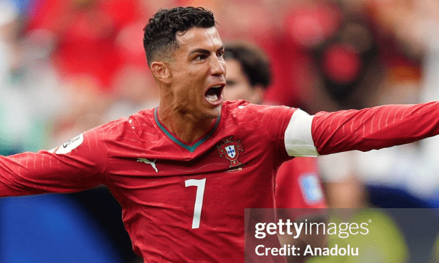 Ảnh nét căng: Messi gọi, Ronaldo hét vang rồi!