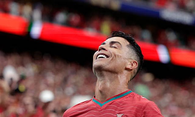 Ronaldo đừng giải nghệ!