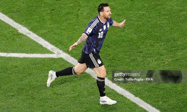 Ảnh: Không thể ngăn cản Messi, vào sân từ ghế dự bị cũng lập kỉ lục, ăn mừng cực cảm xúc
