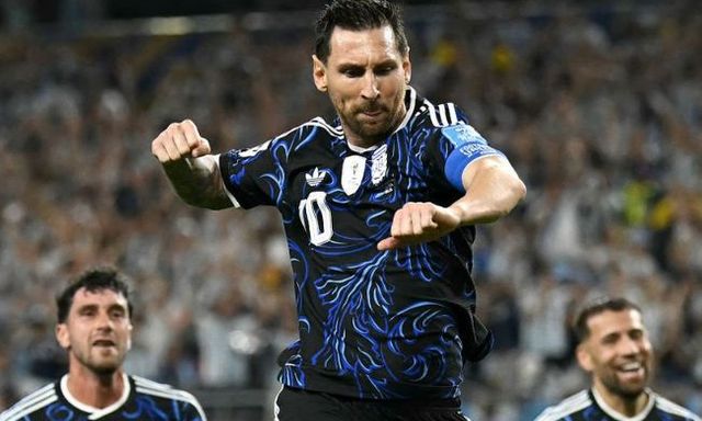 Đỉnh của chóp: Messi lại lập thêm kỉ lục chưa từng có ở World Cup sau siêu phẩm sút phạt giúp Argentina thắng 3-1 Jordan