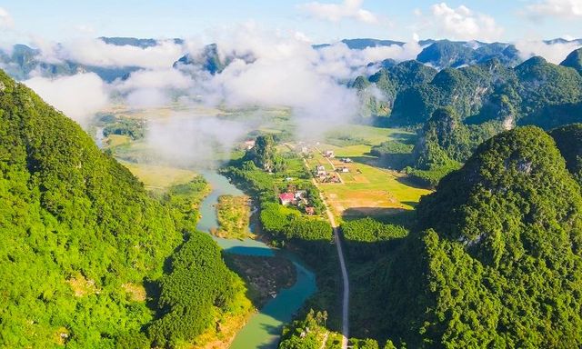 Việt Nam có ngôi làng cứ lũ về là nhà cửa nổi bồng bềnh, nay lột xác thành đặc sản hái ra tiền và ẵm trọn giải thưởng tốt nhất thế giới