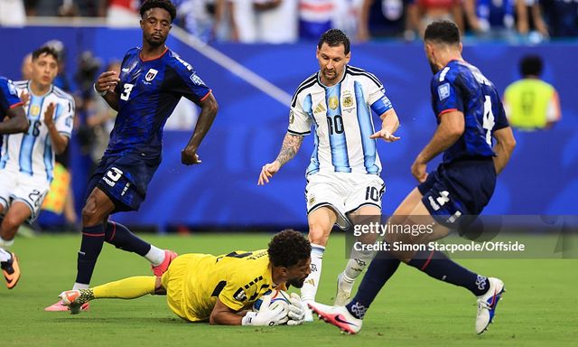 Khoảnh khắc để đời của Vozinha: Chặn đứng cú sút của Messi, bắt bóng như 