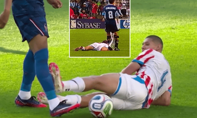 Cầu thủ Paraguay đá thẳng vào ống đồng của Mbappe vẫn thoát thẻ phạt, David Beckham từng làm tương tự thì bị đuổi khỏi sân
