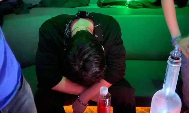 Các bác sĩ tim mạch thẳng thắn thừa nhận: Hành vi gây hại cho mạch máu nhất không phải ăn nhiều thịt mỡ mà là 4 việc…