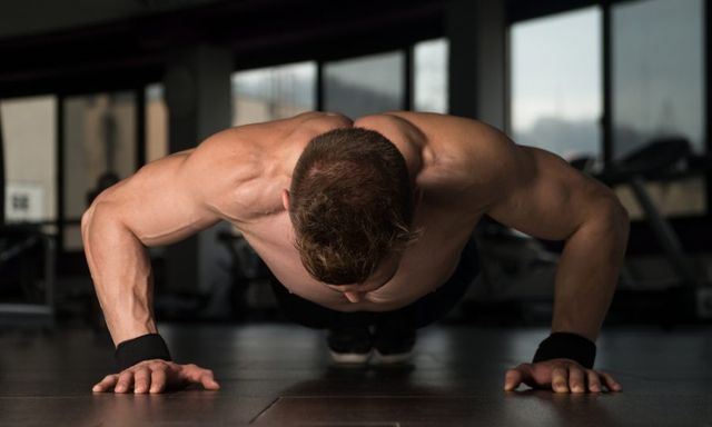 Người đàn ông Hà Nội nhập viện cấp cứu vì tập gym: Bác sĩ cảnh báo kiểu tập nhiều người đang mắc, có thể dẫn đến suy thận