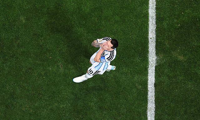 Messi đi vào lịch sử, trở thành cầu thủ đầu tiên trên thế giới sút trượt 2 quả penalty tại 1 kỳ World Cup 