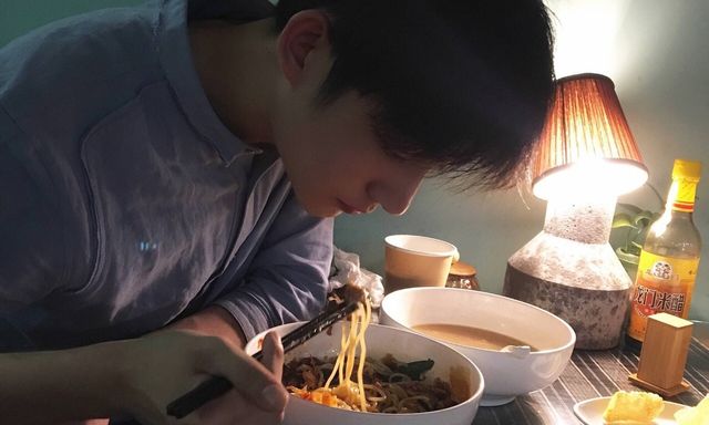 Hà Nội: Thường xuyên ăn tối muộn, nam thanh niên 33 tuổi mắc 6 bệnh cùng lúc