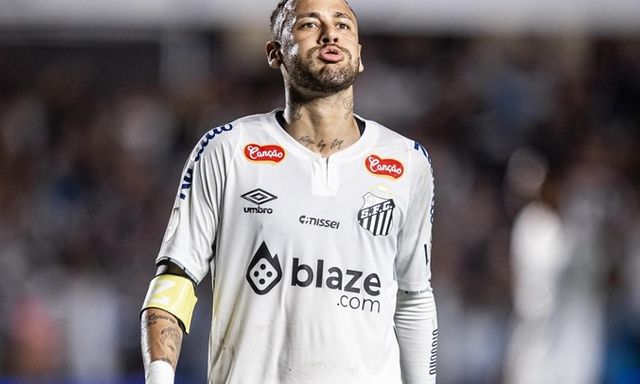 Neymar cũng không thoát cảnh bị nợ lương!