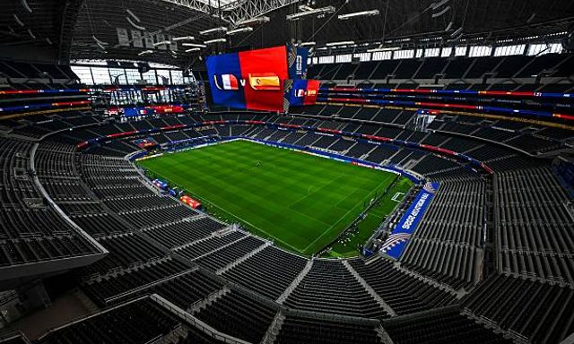 Giải mã siêu công nghệ biến mặt sân bán kết World Cup giữa Pháp và Tây Ban Nha thành 