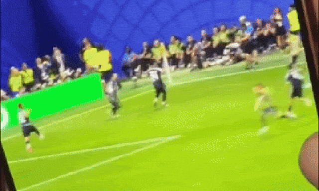 Video làm rõ nguyên nhân cậu Be Bellingham nổi điên tát cầu thủ Argentina 