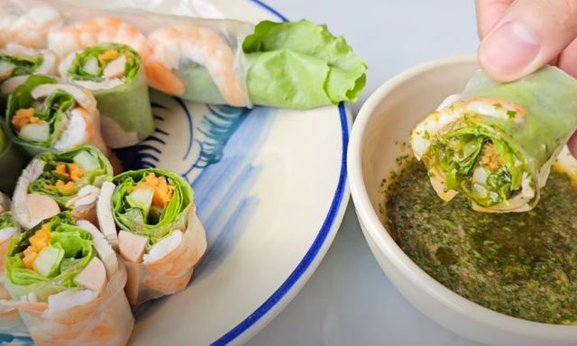 Vì sao một số món ăn Việt Nam ngon hơn khi ăn bằng tay?