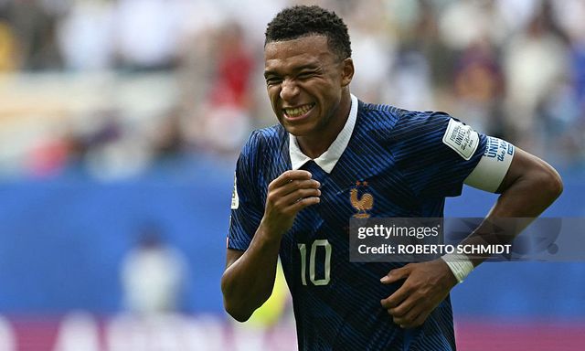 Mbappe cô độc trong 
