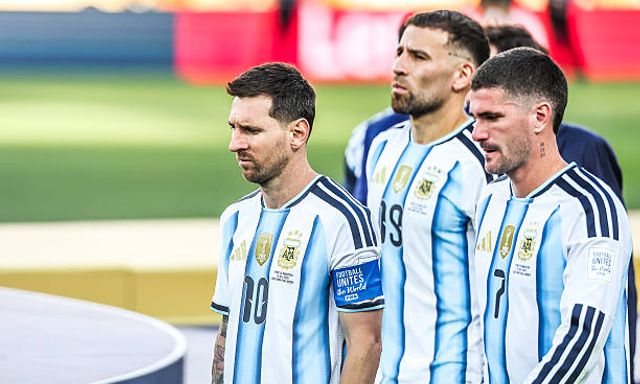 Argentina của Messi lập kỷ lục buồn chưa từng có trong lịch sử World Cup: 90 phút không sút được quả nào 