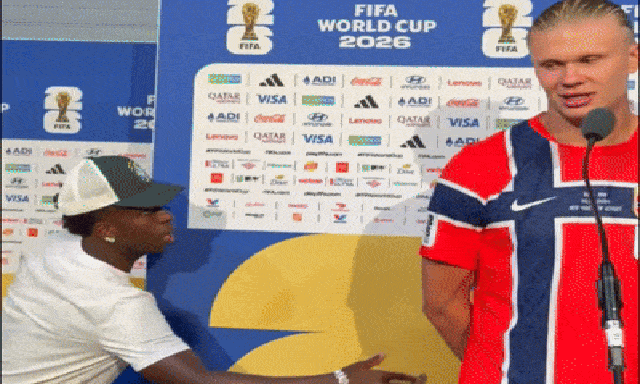 Vừa ôm nhau gây sốt ở World Cup, Vinicius lại bất ngờ rủ rê 