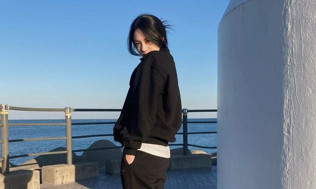 Mặc quần áo màu gì có khả năng chống nắng tốt nhất? Chuyên gia: 