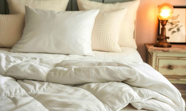 Ngủ một mạch 17 tiếng nhờ chiếc gối khách sạn, người đàn ông sốc khi biết giá lên đến hàng triệu đồng