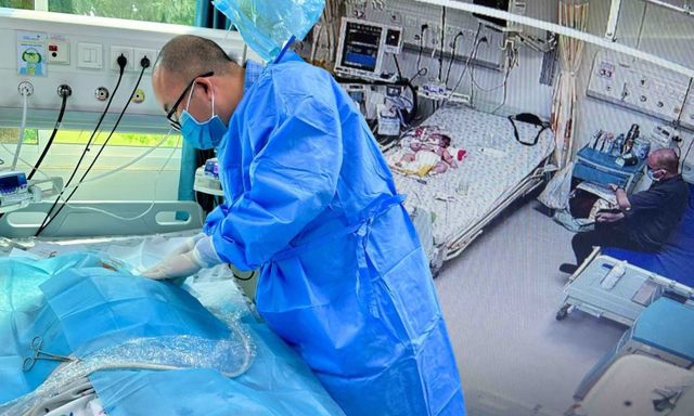 Bác sĩ TP.HCM nghẹn lòng trước tâm nguyện mang theo đôi dép của 1 người mẹ trước lúc qua đời: 