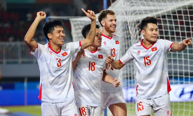 ĐT Việt Nam đánh bại Indonesia trên sân khách sau 30 năm, nối dài kỷ lục 21 trận bất bại 