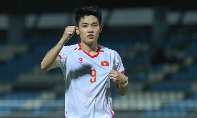 Đình Bắc bị HLV Kim Sang-sik chê 