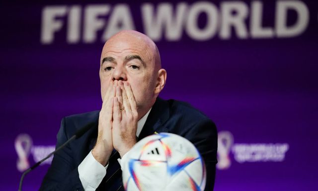 Chủ tịch FIFA rơi vào khủng hoảng sau World Cup 