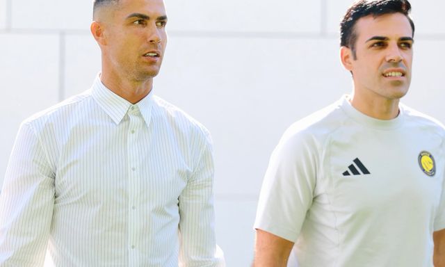 Ronaldo gây sốt khi diện sơ mi, 41 tuổi vẫn chuẩn nam thần, trở lại Al-Nassr sau World Cup 