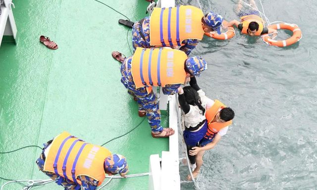 Vụ 3 cô gái bị sóng cuốn ở bán đảo Sơn Trà: Cứu sống được 1 người cách bờ hơn 2 hải lý
