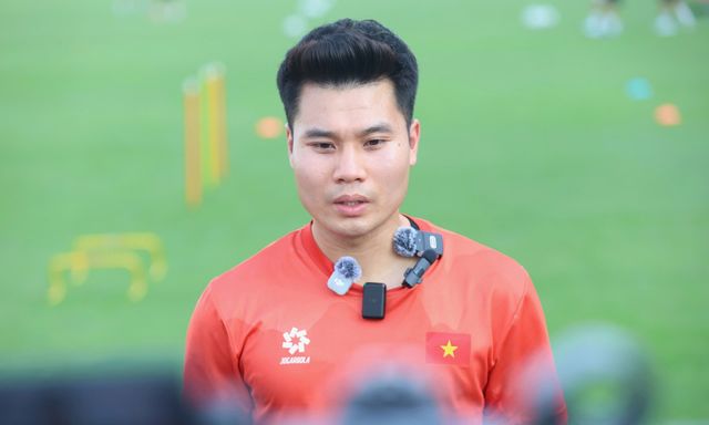 Tiền vệ Tiến Anh: 