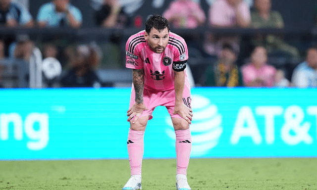 Messi kiên cường trở lại thi đấu sau tang lễ của cha, tiếc là Inter Miami thua đau và bị loại