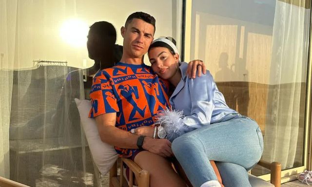 Hé lộ cuộc sống đời thường của vợ chồng Ronaldo - Georgina sau lễ cưới 