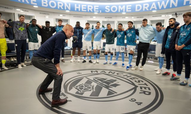 Pep Guardiola nói 1 câu trong phòng thay đồ của Man City khiến tất cả đau lòng