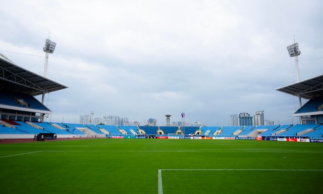 Cận cảnh mặt cỏ sân Mỹ Đình xanh mướt, cực đẹp trước trận ĐT Việt Nam vs Malaysia tranh vé vào chung kết ASEAN Cup 