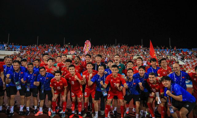 Lịch trình vất vả của tuyển Việt Nam: Chỉ 1 đêm nghỉ ngơi, tức tốc 