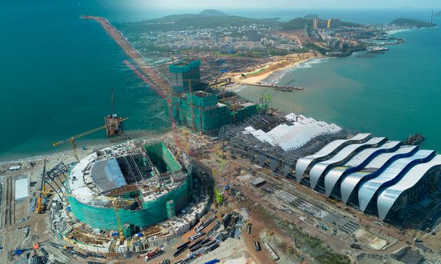 Cận cảnh 2 công trình “trời - đất” quy mô lớn đang thành hình ở Việt Nam, 15.000 tấn thép tạo nên diện mạo đặc biệt trên đảo Ngọc