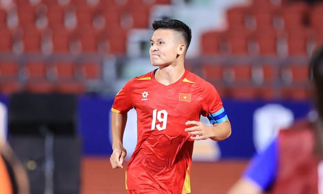 Khoảnh khắc Hai Long ăn mừng ngạo nghễ, Quang Hải khẳng định đẳng cấp không thể bàn cãi trước Thái Lan
