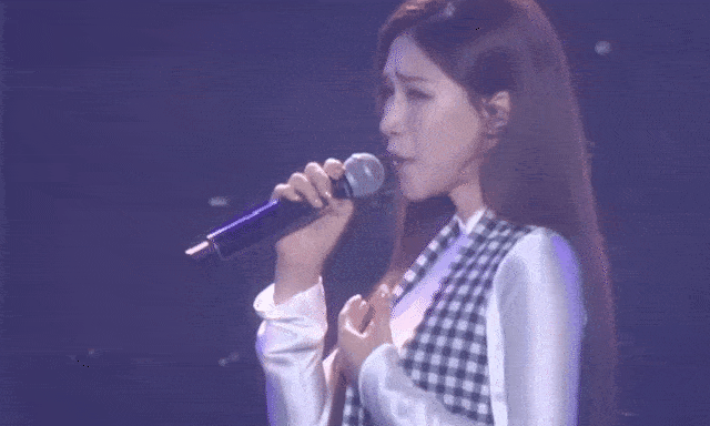 Giọt nước mắt khiến cả nước xúc động của Hòa Minzy