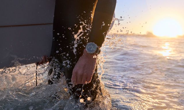 Garmin ra mắt bộ đôi smartwatch, giá từ 26,29 triệu đồng